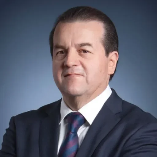 Decano de la Escuela de Medicina y Ciencias de la Salud