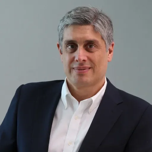  Decano de la Escuela de Negocios