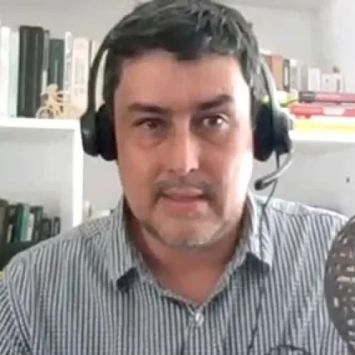 Roberto Ponce: destaca su labor como docente e investigador